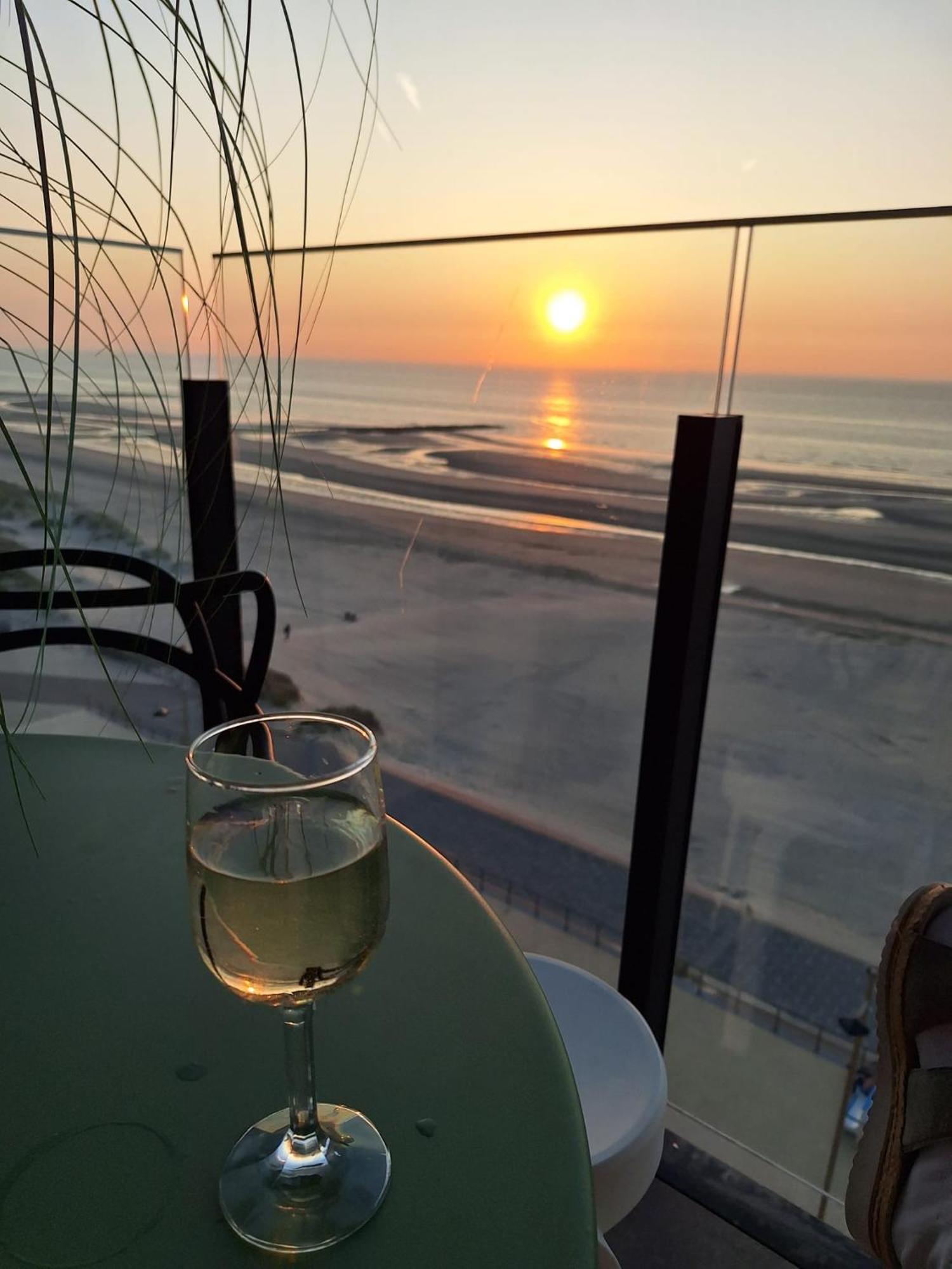 Middelkerke Volledig Gerenoveerd Appartement Met Zeezicht Exterior photo